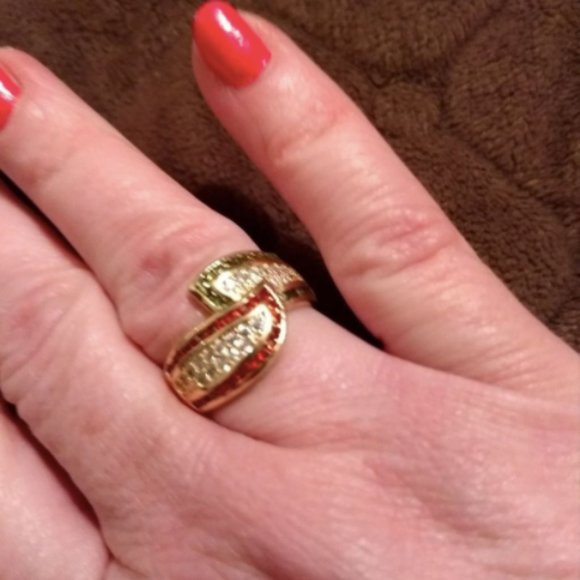 ✨Yellow GoldTone Elegant Ring✨LAST ONE IN STOCK✨ - Picture 9 of 15